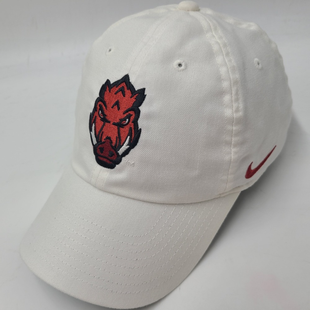 Arkansas Razorbacks Hat Strapback Nike White Red NCAA Heritage86 Dri-Fit Men